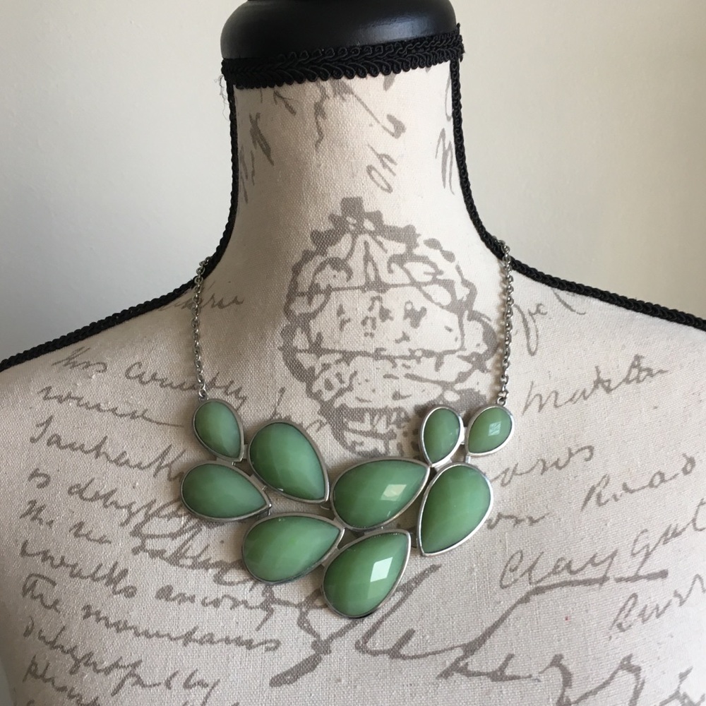 Adjustable statement necklace